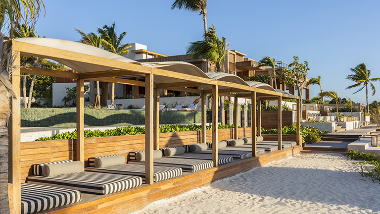 Maykana Beach Club beds