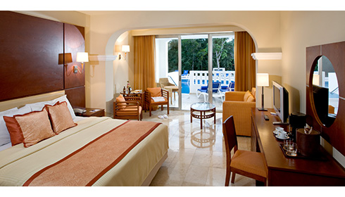Deluxe Junior Suite Swim-Out Deluxe Junior Suite Swim-Out
