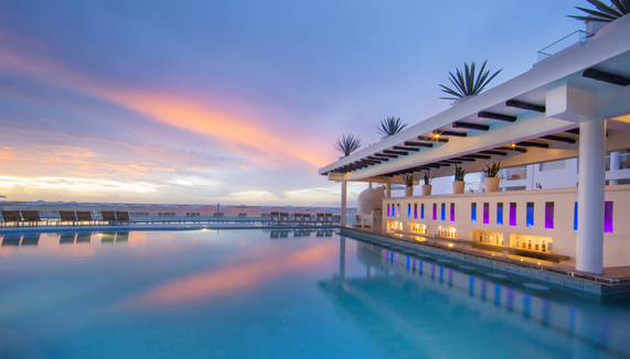 Swim up bar
