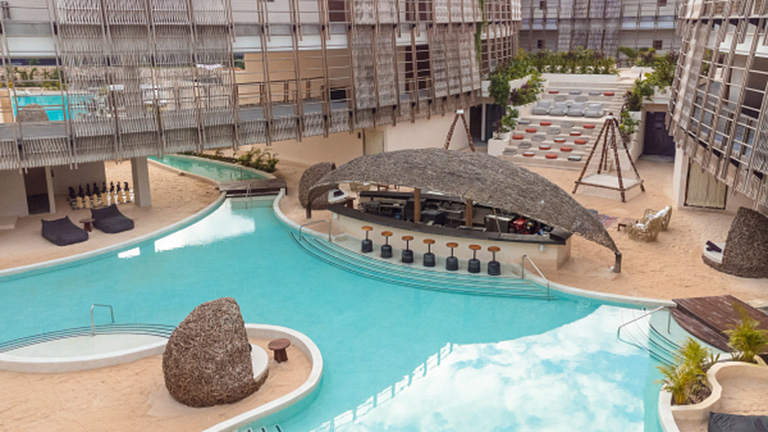 Edgewater Swim up Bar