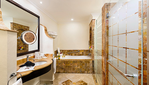 Deluxe Junior Suite bathroom Deluxe Junior Suite bathroom