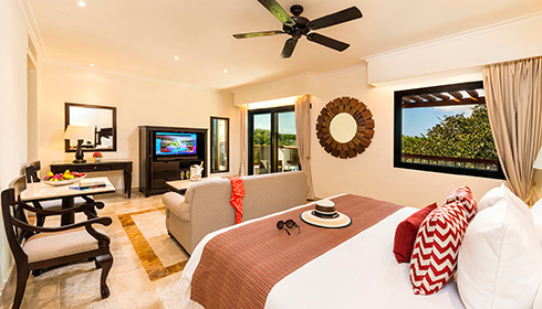 Deluxe Junior Suite seating area Deluxe Junior Suite seating area