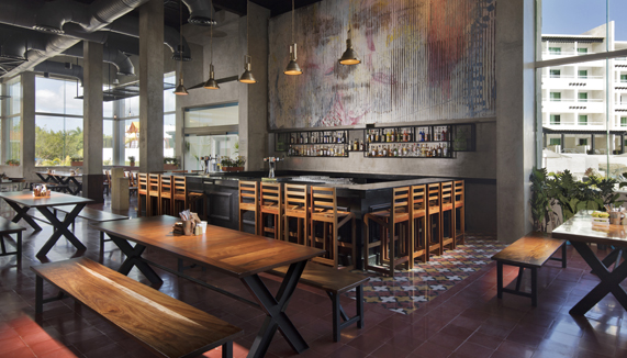 Mercado de Dolores restaurant bar