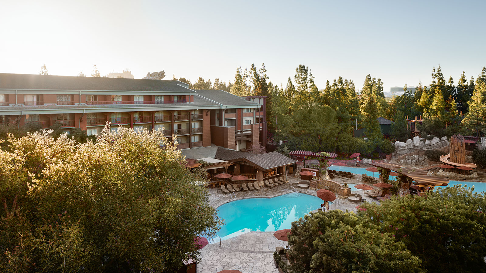 53 km from LAX airport 53 km from LAX airport