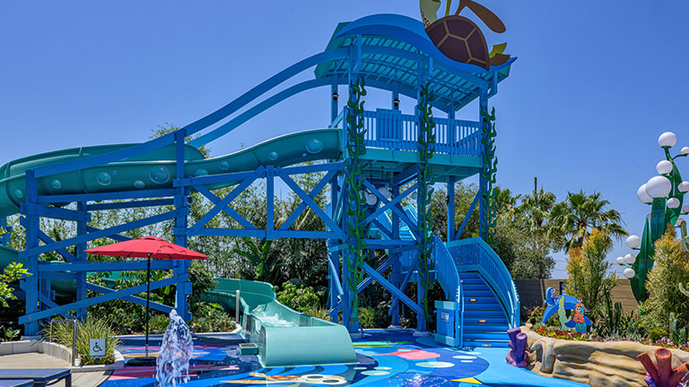 Pool & California Streamin’ waterslide 