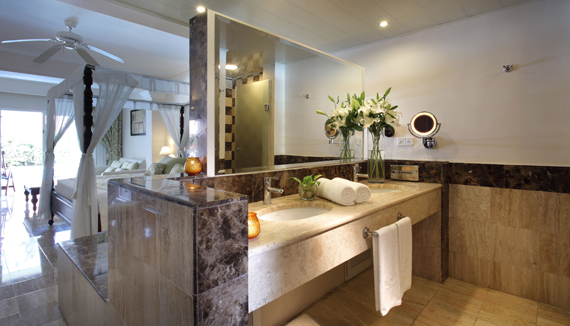 Junior Suite Garden/Pool View bathroom Junior Suite Garden/Pool View bathroom