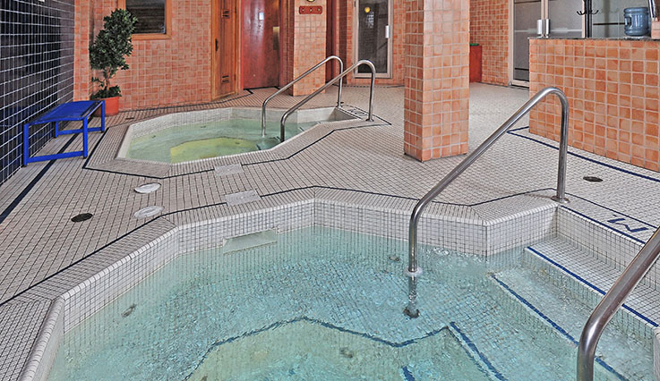 Piscines à jets