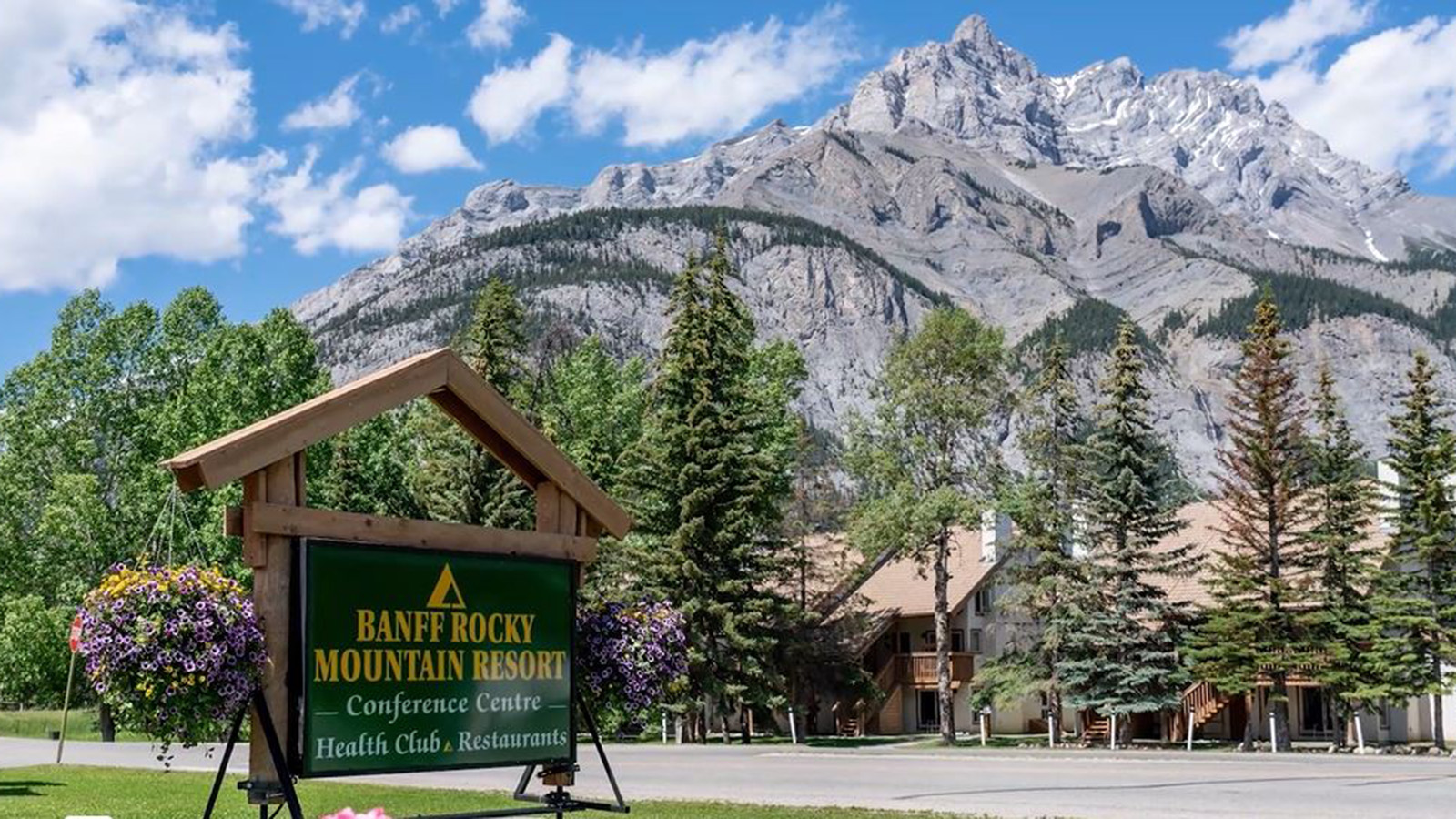 1029 Banff Ave, Banff, AB T1L 1H8 1029 Banff Ave, Banff, AB T1L 1H8